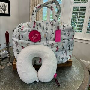 BETSEY JOHNSON WHITE LG Puffy Ski Bunny WEEKENDER Tote Bag /Neck Pillow SET